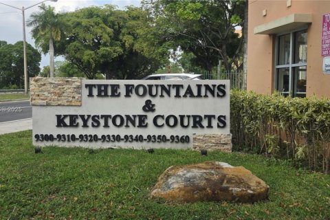 Apartamento en alquiler en Miami, Florida, 3 dormitorios, 112.23 m2 № 1957466 - foto 2