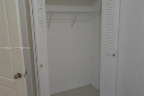 Apartamento en alquiler en Miami, Florida, 3 dormitorios, 112.23 m2 № 1957466 - foto 25