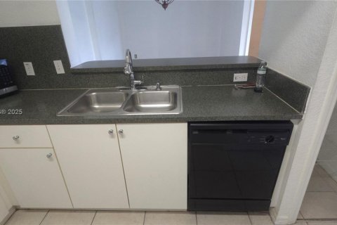 Apartamento en alquiler en Miami, Florida, 3 dormitorios, 112.23 m2 № 1957466 - foto 20