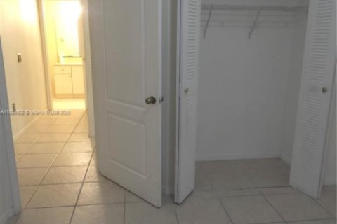 Apartamento en alquiler en Miami, Florida, 3 dormitorios, 112.23 m2 № 1957466 - foto 23