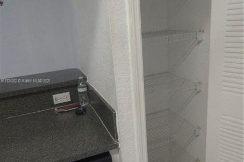 Apartamento en alquiler en Miami, Florida, 3 dormitorios, 112.23 m2 № 1957466 - foto 19