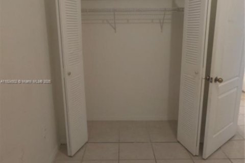 Apartamento en alquiler en Miami, Florida, 3 dormitorios, 112.23 m2 № 1957466 - foto 26