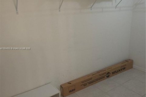 Apartamento en alquiler en Miami, Florida, 3 dormitorios, 112.23 m2 № 1957466 - foto 14