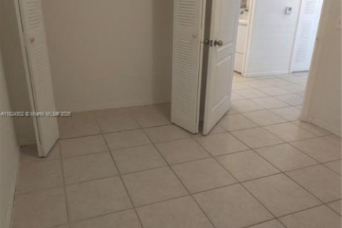 Apartamento en alquiler en Miami, Florida, 3 dormitorios, 112.23 m2 № 1957466 - foto 24