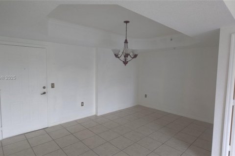 Apartamento en alquiler en Miami, Florida, 3 dormitorios, 112.23 m2 № 1957466 - foto 4