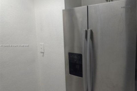 Apartamento en alquiler en Miami, Florida, 3 dormitorios, 112.23 m2 № 1957466 - foto 18