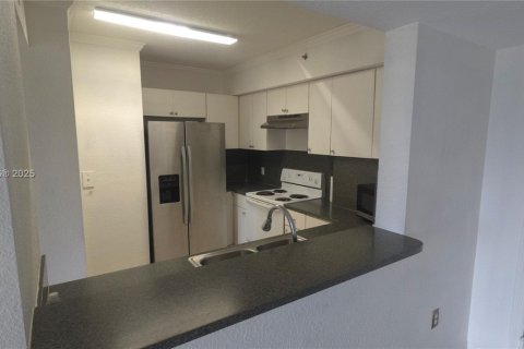 Apartamento en alquiler en Miami, Florida, 3 dormitorios, 112.23 m2 № 1957466 - foto 10