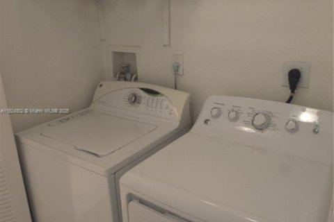 Apartamento en alquiler en Miami, Florida, 3 dormitorios, 112.23 m2 № 1957466 - foto 27