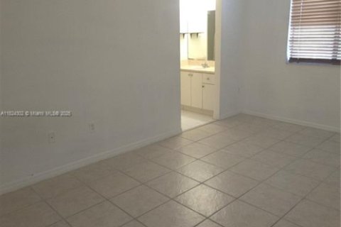 Apartamento en alquiler en Miami, Florida, 3 dormitorios, 112.23 m2 № 1957466 - foto 11