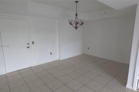 Apartamento en alquiler en Miami, Florida, 3 dormitorios, 112.23 m2 № 1957466 - foto 5