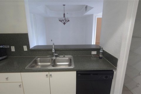 Apartamento en alquiler en Miami, Florida, 3 dormitorios, 112.23 m2 № 1957466 - foto 21