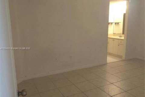 Apartamento en alquiler en Miami, Florida, 3 dormitorios, 112.23 m2 № 1957466 - foto 6