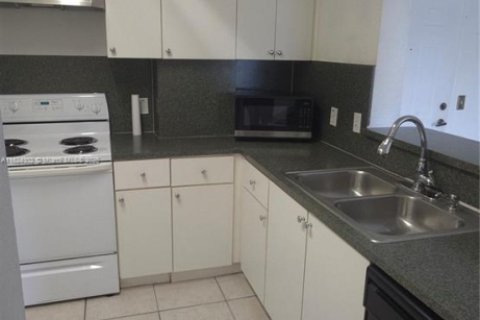 Apartamento en alquiler en Miami, Florida, 3 dormitorios, 112.23 m2 № 1957466 - foto 16