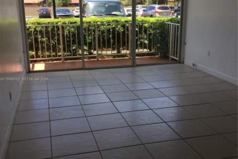 Снять в аренду кондоминиум в Майами, Флорида 1 спальня, 78.04м2, № 2004712 - фото 2