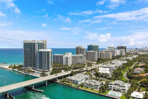 Apartamento en alquiler en Bal Harbour, Florida, 53.7 m2 № 1895464 - foto 1