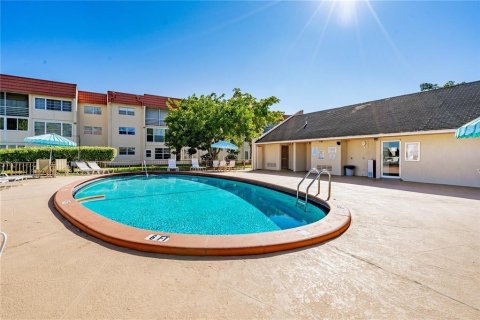 Condo in Sunrise, Florida, 2 bedrooms  № 874486 - photo 1