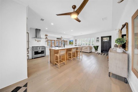 House in Saint Petersburg, Florida 2 bedrooms, 111.67 sq.m. № 1834787 - photo 4