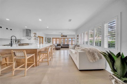 House in Saint Petersburg, Florida 2 bedrooms, 111.67 sq.m. № 1834787 - photo 6