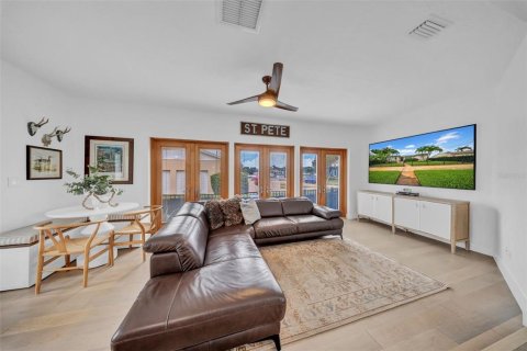 House in Saint Petersburg, Florida 2 bedrooms, 111.67 sq.m. № 1834787 - photo 16