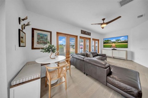 House in Saint Petersburg, Florida 2 bedrooms, 111.67 sq.m. № 1834787 - photo 18