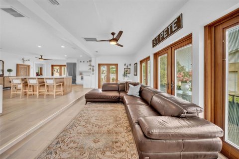 House in Saint Petersburg, Florida 2 bedrooms, 111.67 sq.m. № 1834787 - photo 15