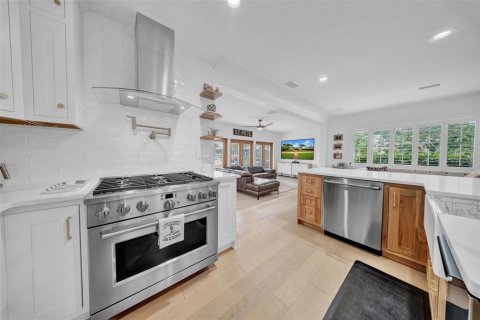 House in Saint Petersburg, Florida 2 bedrooms, 111.67 sq.m. № 1834787 - photo 10