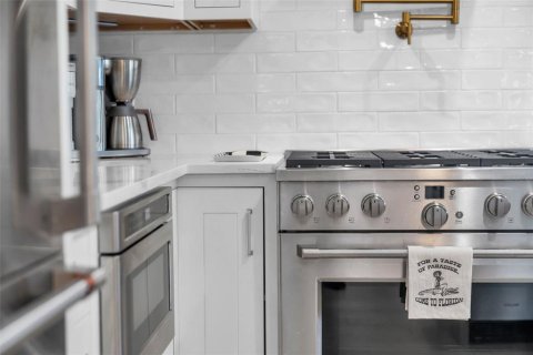 House in Saint Petersburg, Florida 2 bedrooms, 111.67 sq.m. № 1834787 - photo 11