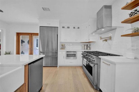 House in Saint Petersburg, Florida 2 bedrooms, 111.67 sq.m. № 1834787 - photo 9