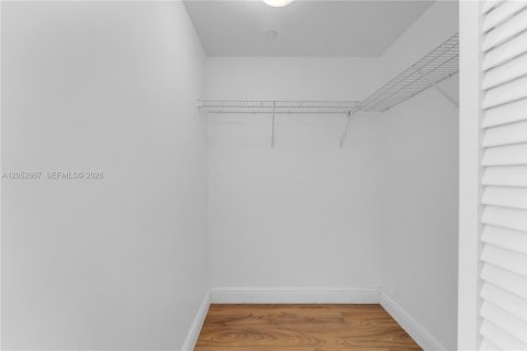 Copropriété à louer à Coral Gables, Floride: 2 chambres, 90.12 m2 № 2263834 - photo 18