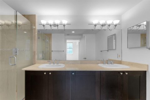 Copropriété à louer à Coral Gables, Floride: 2 chambres, 90.12 m2 № 2263834 - photo 19