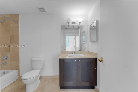 Copropriété à louer à Coral Gables, Floride: 2 chambres, 90.12 m2 № 2263834 - photo 12