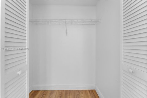Copropriété à louer à Coral Gables, Floride: 2 chambres, 90.12 m2 № 2263834 - photo 11