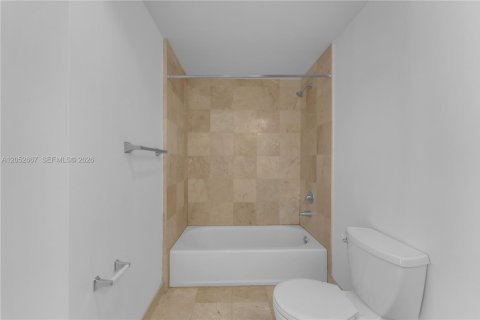 Copropriété à louer à Coral Gables, Floride: 2 chambres, 90.12 m2 № 2263834 - photo 13