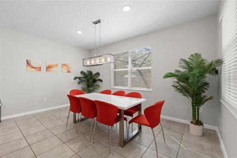 Casa en venta en Kissimmee, Florida, 6 dormitorios, 331.38 m2 № 2093379 - foto 12