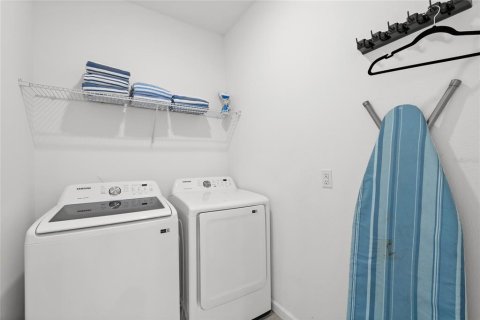 Casa en venta en Kissimmee, Florida, 6 dormitorios, 331.38 m2 № 2093379 - foto 24