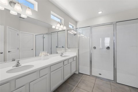 Casa en venta en Kissimmee, Florida, 6 dormitorios, 331.38 m2 № 2093379 - foto 4