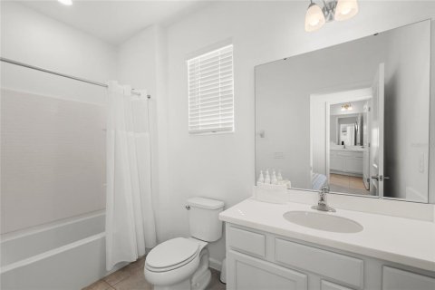 Casa en venta en Kissimmee, Florida, 6 dormitorios, 331.38 m2 № 2093379 - foto 20