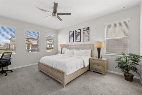 Casa en venta en Kissimmee, Florida, 6 dormitorios, 331.38 m2 № 2093379 - foto 2