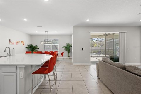 Casa en venta en Kissimmee, Florida, 6 dormitorios, 331.38 m2 № 2093379 - foto 8
