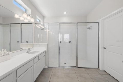 Casa en venta en Kissimmee, Florida, 6 dormitorios, 331.38 m2 № 2093379 - foto 3
