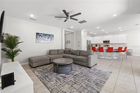 Casa en venta en Kissimmee, Florida, 6 dormitorios, 331.38 m2 № 2093379 - foto 16