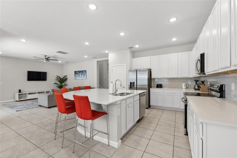 Casa en venta en Kissimmee, Florida, 6 dormitorios, 331.38 m2 № 2093379 - foto 13