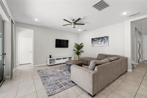 Casa en venta en Kissimmee, Florida, 6 dormitorios, 331.38 m2 № 2093379 - foto 15