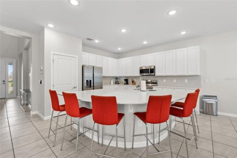 Casa en venta en Kissimmee, Florida, 6 dormitorios, 331.38 m2 № 2093379 - foto 11