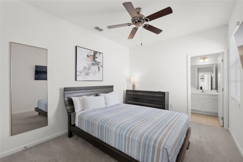Casa en venta en Kissimmee, Florida, 6 dormitorios, 331.38 m2 № 2093379 - foto 19