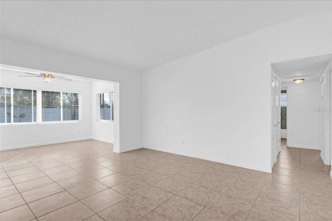 House in Orlando, Florida 4 bedrooms, 165.37 sq.m. № 1894377 - photo 13