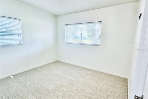 House in Orlando, Florida 4 bedrooms, 165.37 sq.m. № 1894377 - photo 15