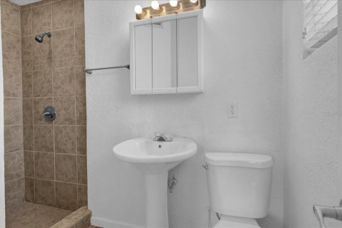 House in Orlando, Florida 4 bedrooms, 165.37 sq.m. № 1894377 - photo 24