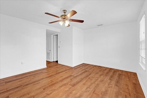 House in Orlando, Florida 4 bedrooms, 165.37 sq.m. № 1894377 - photo 25
