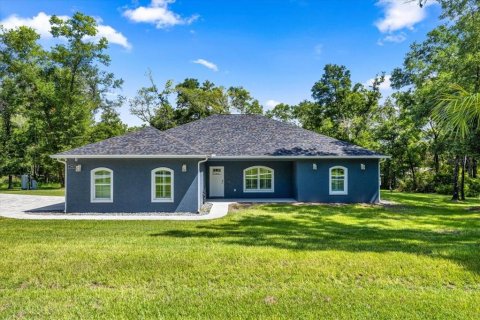 House in Inverness, Florida 3 bedrooms, 187.2 sq.m. № 1883141 - photo 1